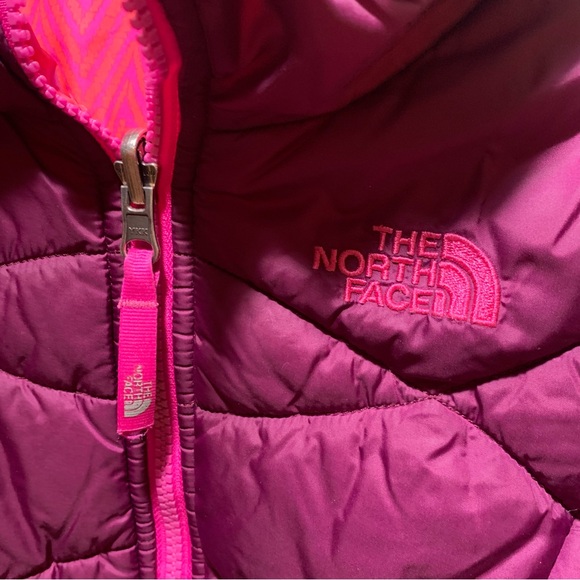The North Face // Girls' Reversible Puffer Jacket Coat Size Medium (10/12) - Picture 5 of 16